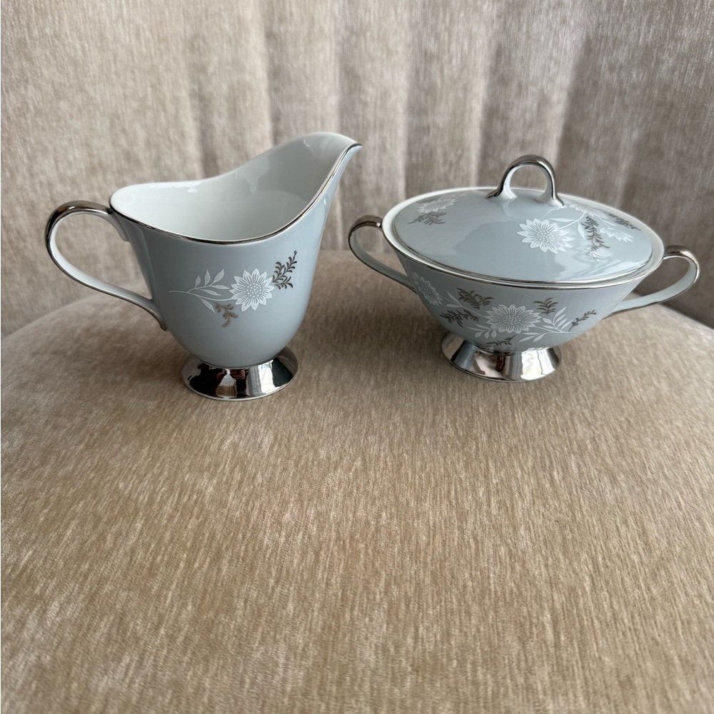 Seyei China-Japan Starlite 3171 sugar bowl & lid & creamer set grey white floral